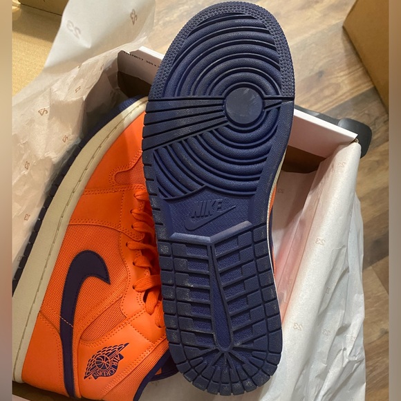 Air Jordan 1 Mid Orange/Navy Size 10.5 Shoes CD7240-804 with Box - Picture 5 of 10